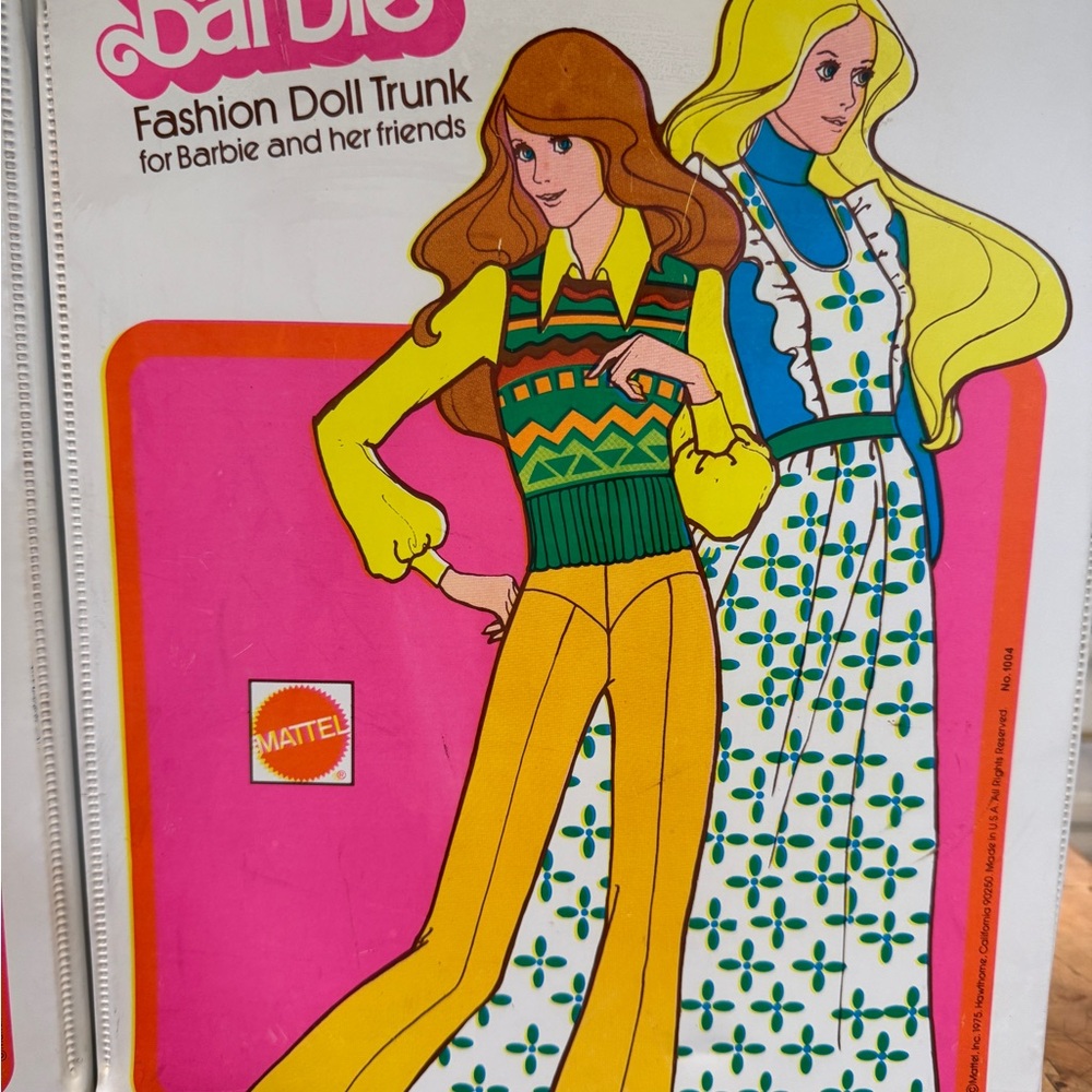 Vintage 1975 Barbie doll & clothing double case trunk in pink & white Retro Love